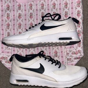 Nike White and Black Sneakers